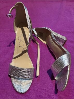 Pre ❤️ Metallic Silver Textured Ankle-Strap Block Heels. Size 10, Worn once.